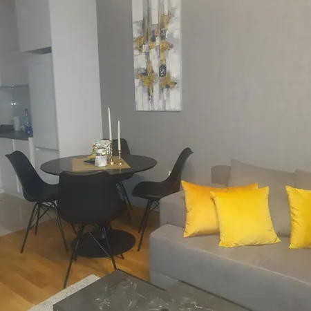 アパート Sajam 1 ノヴィ・サド