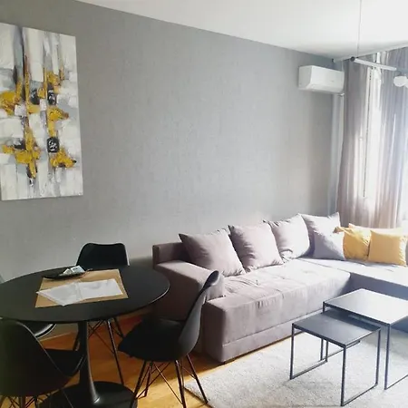 Sajam 1 アパート ノヴィ・サド